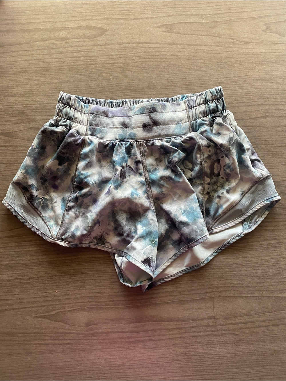 Lululemon Hotty Hot 2.5” Kaleidoscope Multi Athletic Running Shorts